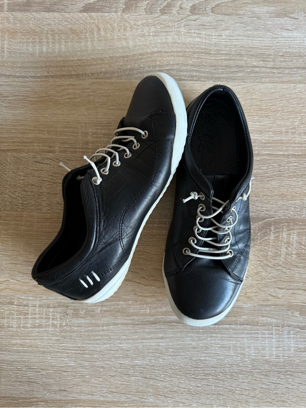 Gelato Tessa Sneaker Black leather comfort shoes Sz 38/8